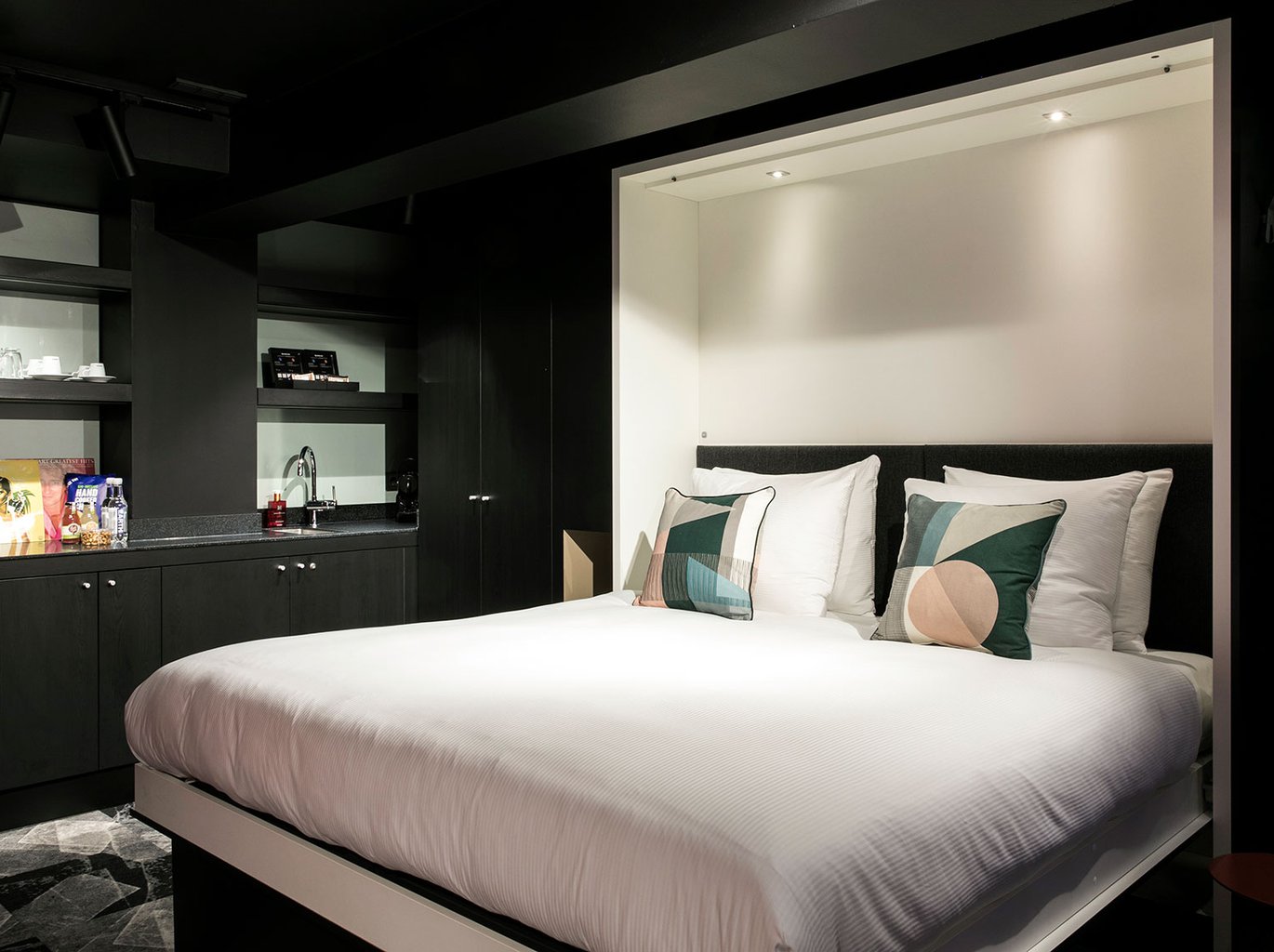 EH---SAVOY-HOTEL-ROTTERDAM---SUITE---4.jpg