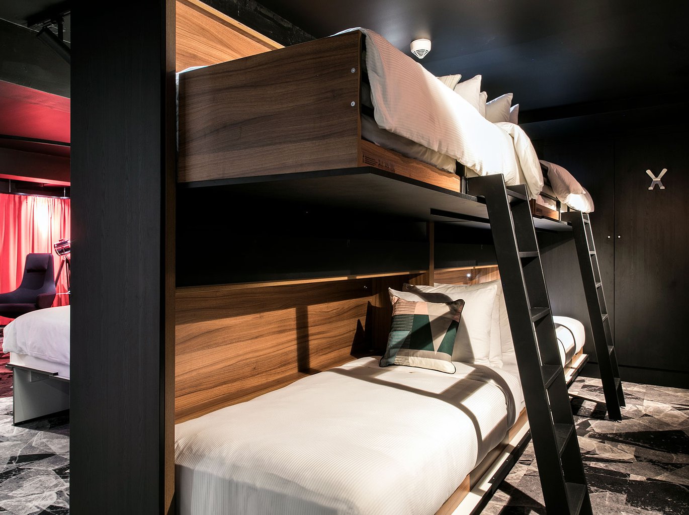 EH---SAVOY-HOTEL-ROTTERDAM---SUITE---5.jpg