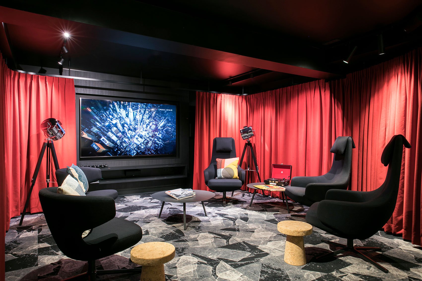 EH---SAVOY-HOTEL-ROTTERDAM---SUITE---2.jpg